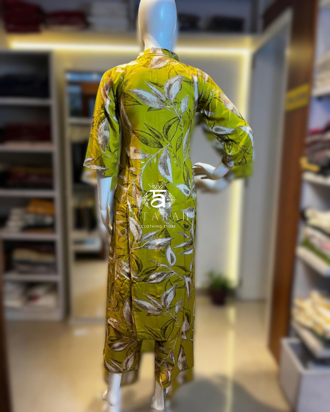 cord set with floral design (Sleeves attached.)