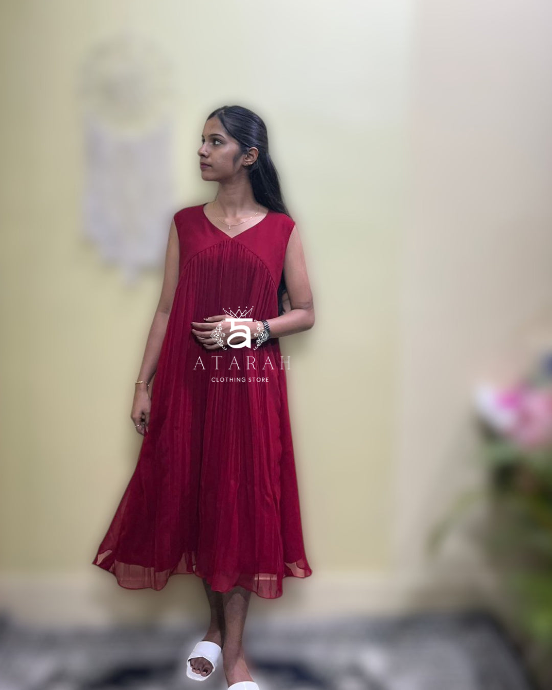 Elegant Pleated Red Midi Dress